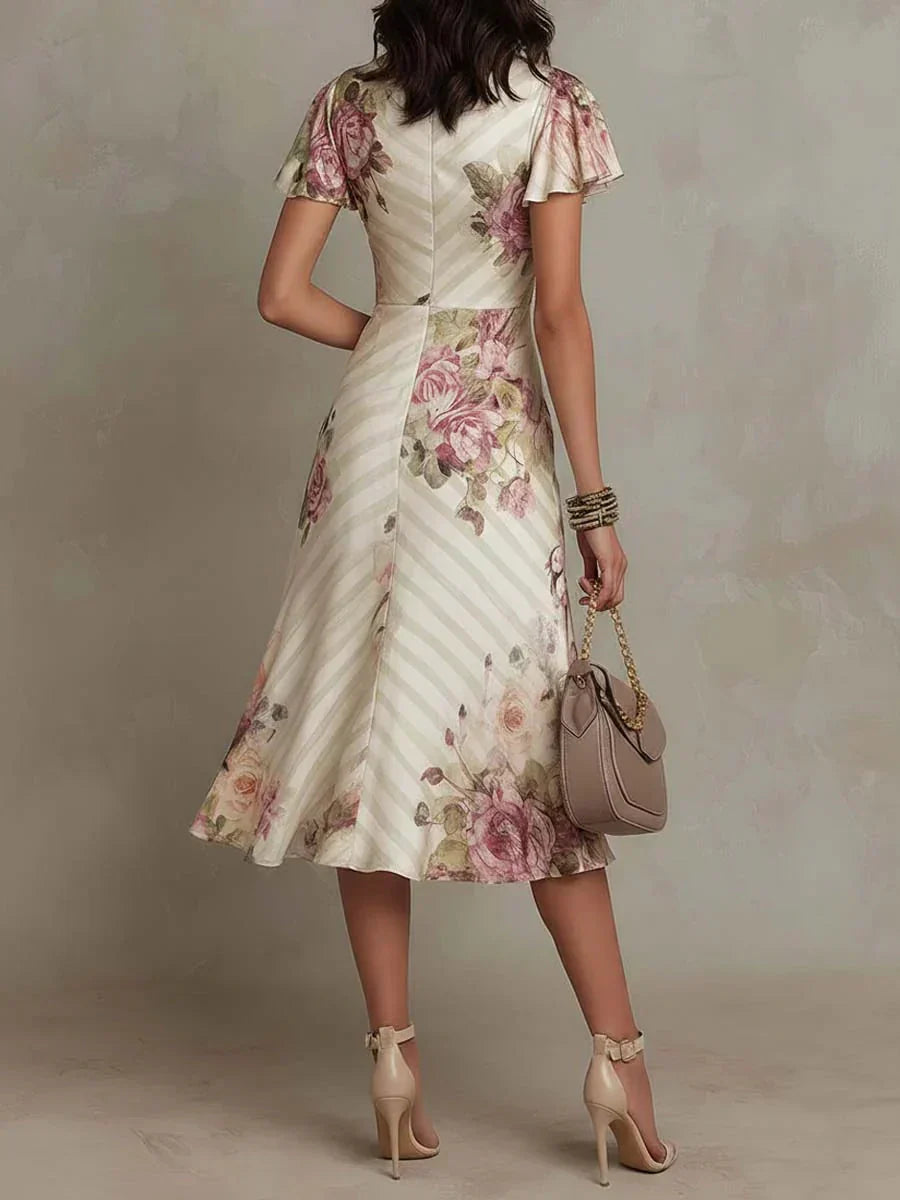 Anja | Rynket slå om-midikjole med elegant blomsterprint