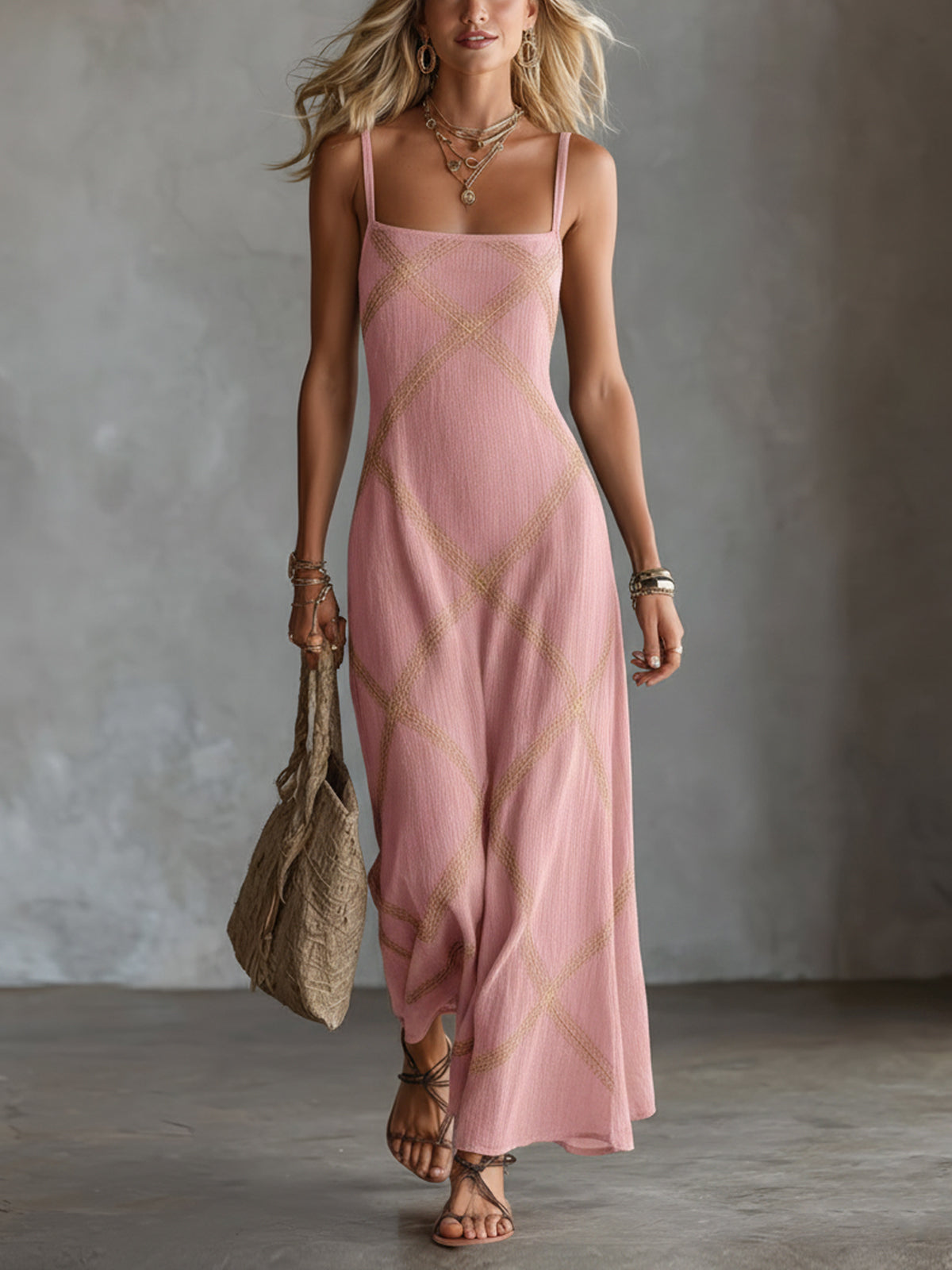 Stina | Maxikjole med geometrisk print i sort og camel