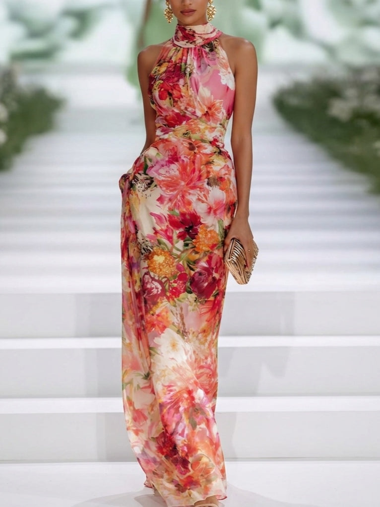 Tine | Maxikjole i rød chiffon med halterneck og blomsterprint