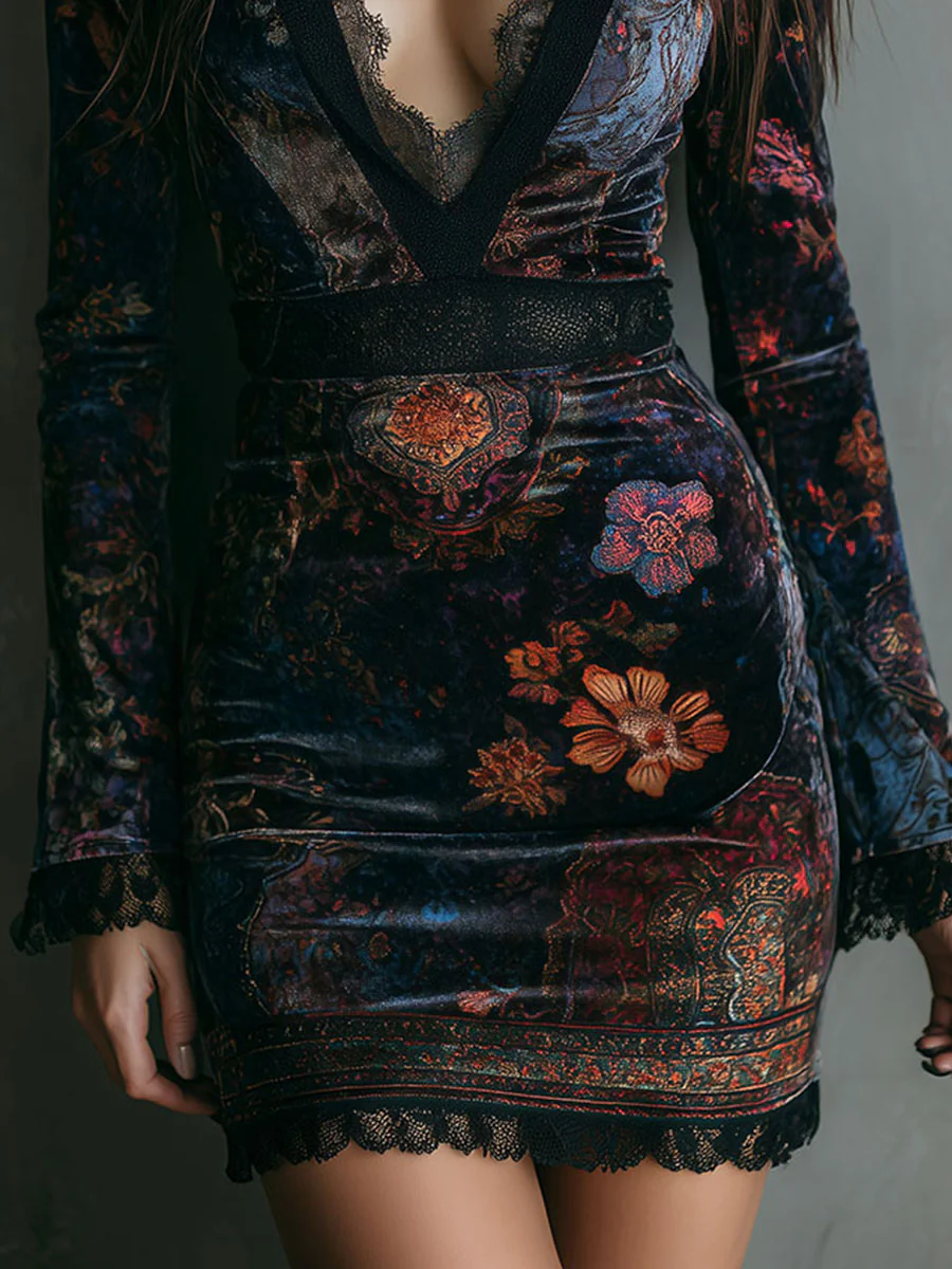 Kate | Tilpasset minikjole i velour med blonde og blomsterprint