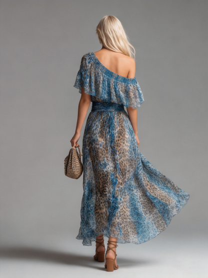 Sille | Lang chiffonkjole med leopardprint og bare skuldre